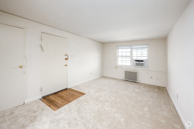 1BR, 1BA - 543SF - Living Room - Foxhall Apartments