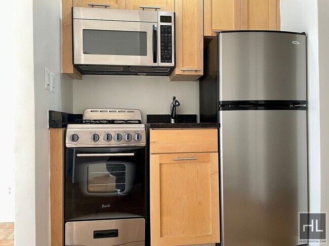 Photo - EAST 36 STREET Unidad 11H