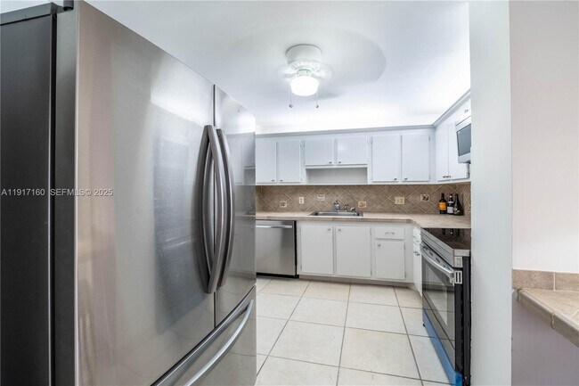 Photo - 2500 NE 135th St Unit B408