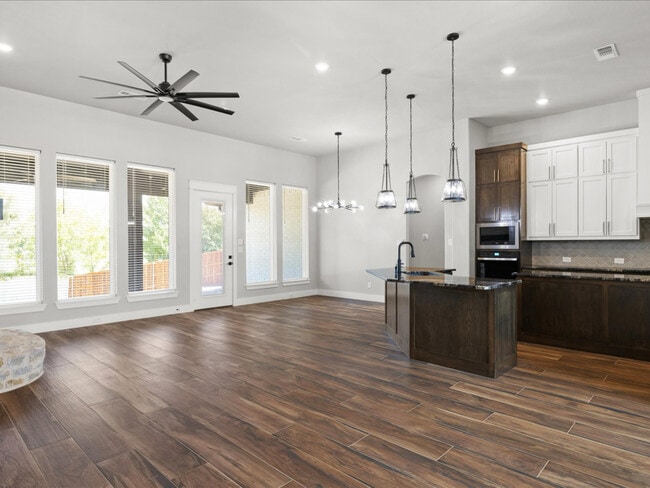 Photo - 8103 Oak Hollow Dr