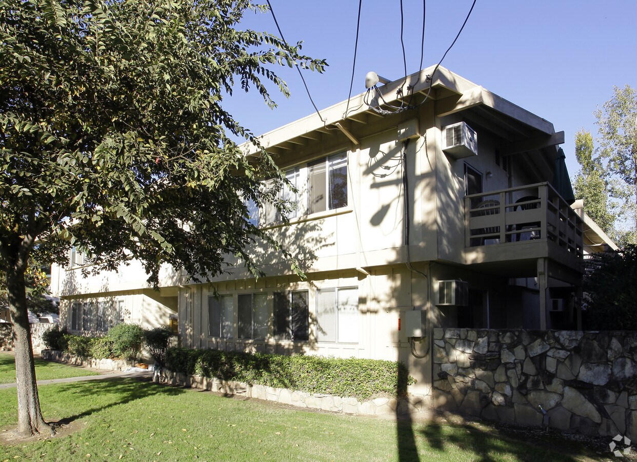 Photo - 750 D St Apartments