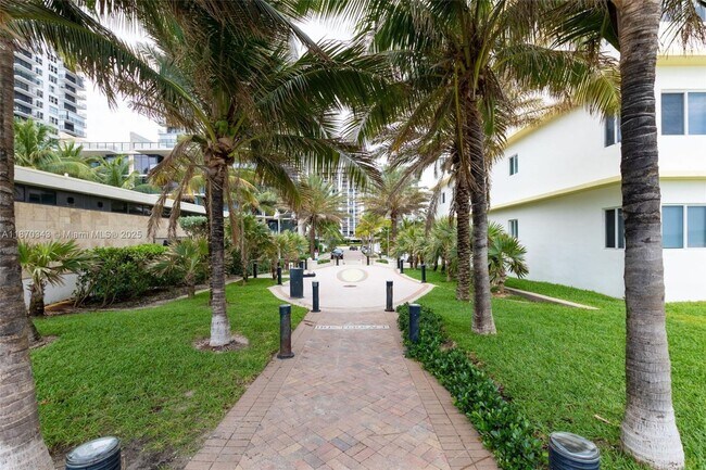 Building Photo - 2101 S Surf Rd