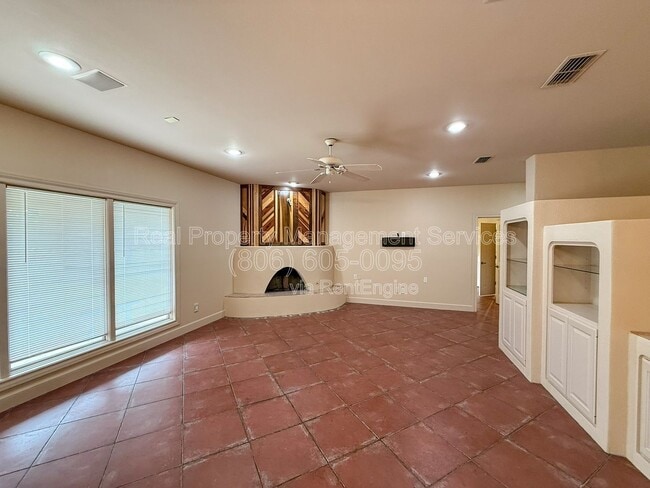 Photo - 2707 Regis St