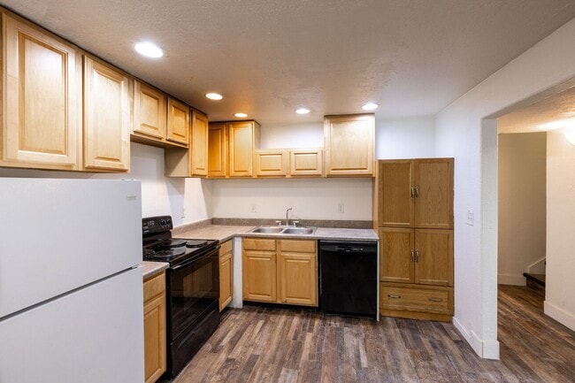 Photo - 271 N 3rd W Unidad #2