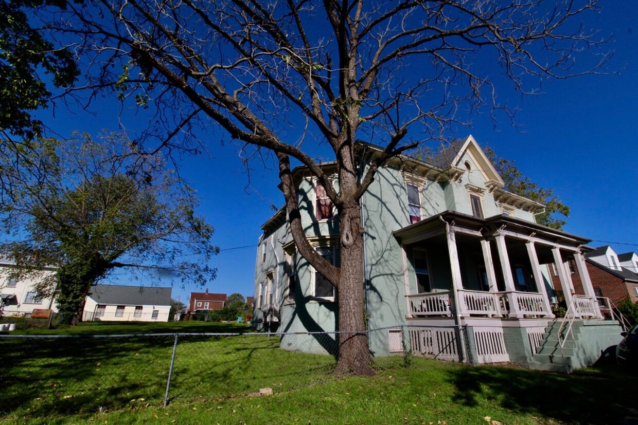 Charming 1-Bed, 1-Bath Apartment near Down... - Charming 1-Bed, 1-Bath Apartment near Down...