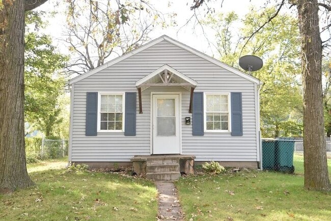 Building Photo - Mishawaka South-side 3 bedroom with a fenc...