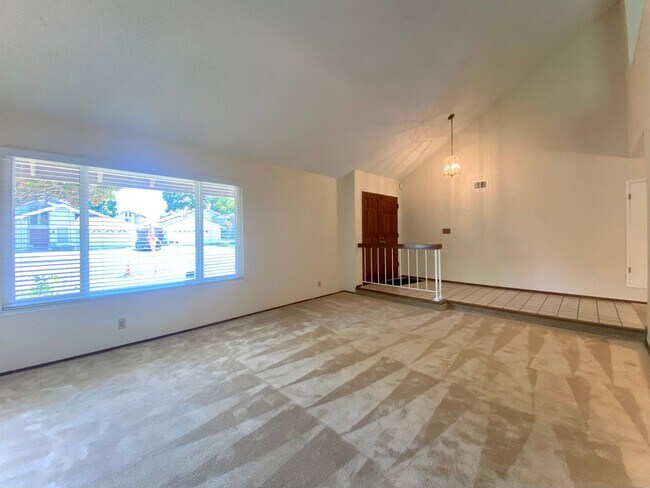 Photo - Spacious 4-bedroom home with Bonus Loft located in Union City! – Beautiful Backyard!