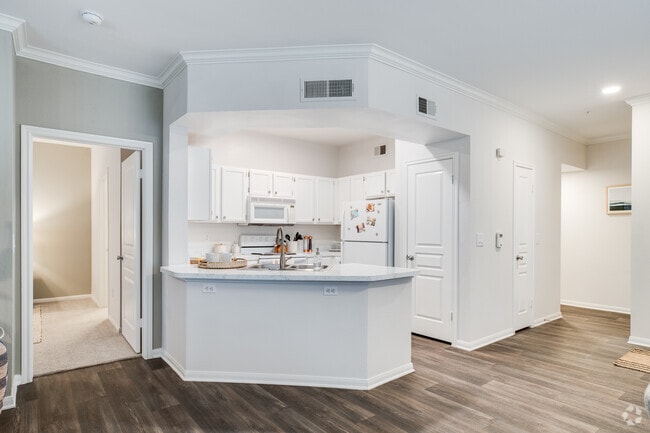 3BR, 2BA - 1,370SF