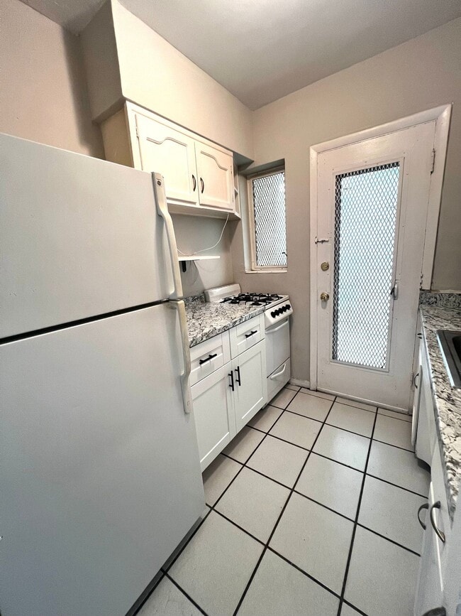 Photo - 825 Euclid Ave Unit Apartment 9