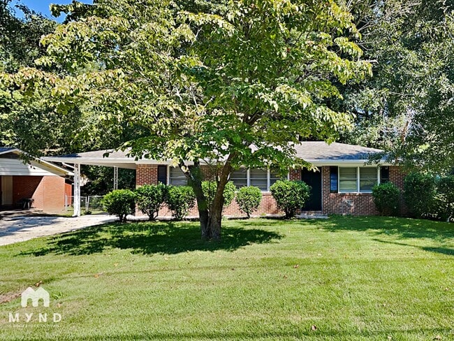 Building Photo - 2731 Carriage Ln