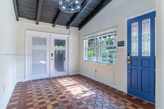 Photo - 717 NE 73rd St