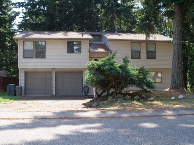 Building Photo - 1335 Sommerset Ct