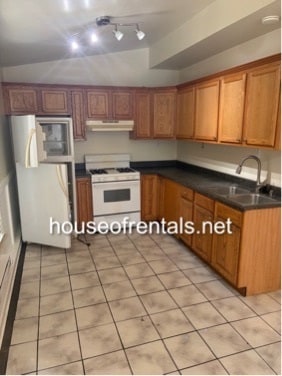 Photo - 304-1 E College St