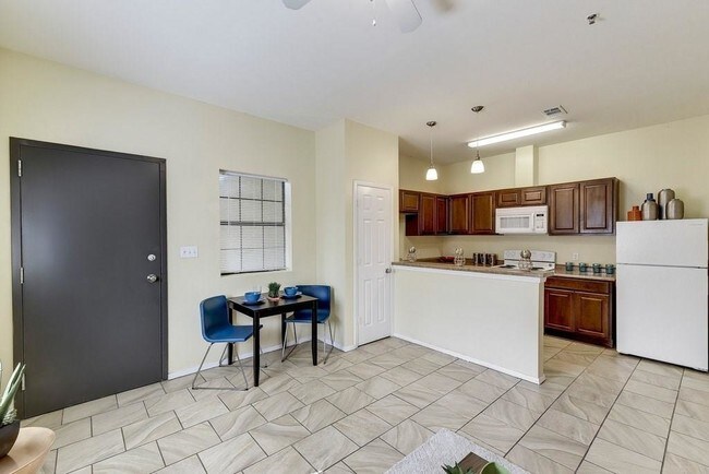 Photo - 420 N Pleasant Valley Rd Unidad 201