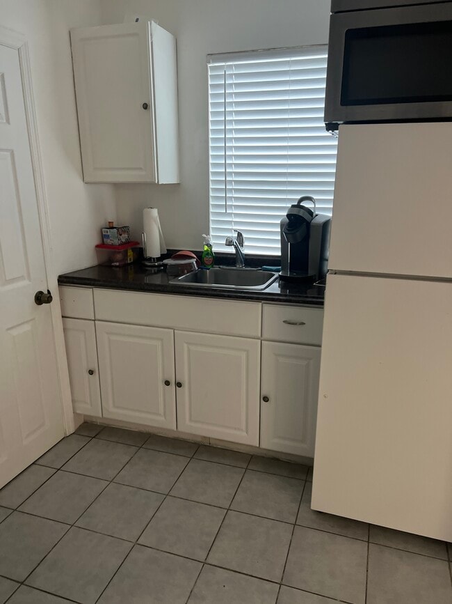 Photo - 7615 SW 18th St Unit Económico 2 cuartos 1 ban