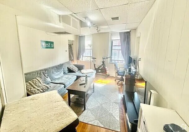 Building Photo - 17 Charter St Rental