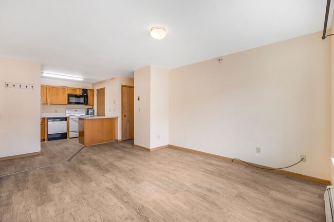 Building Photo - Cedar Creek 11