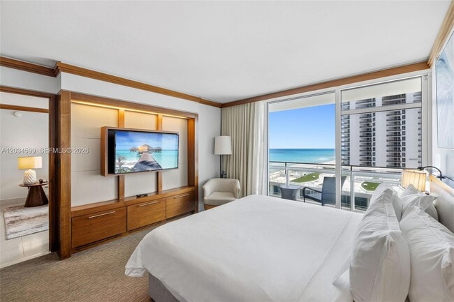Building Photo - 6801 Collins Ave Unit 1010