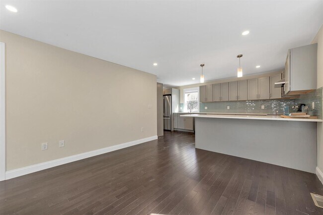 Building Photo - 43 Wright Ave Unit 1