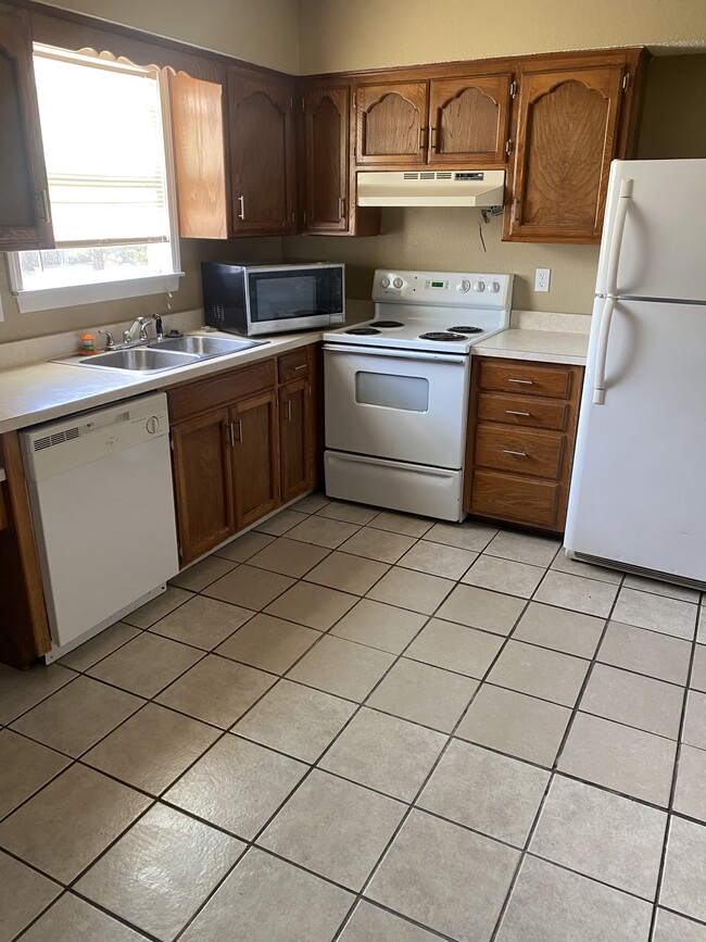 Photo - 118 NE Greystone Dr