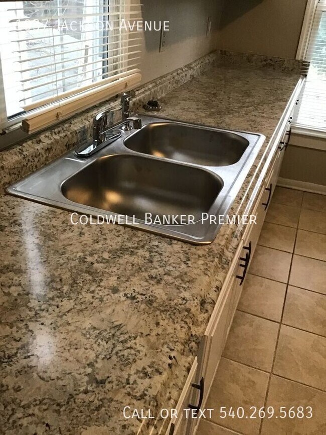 Photo - 1037 Jackson Ave