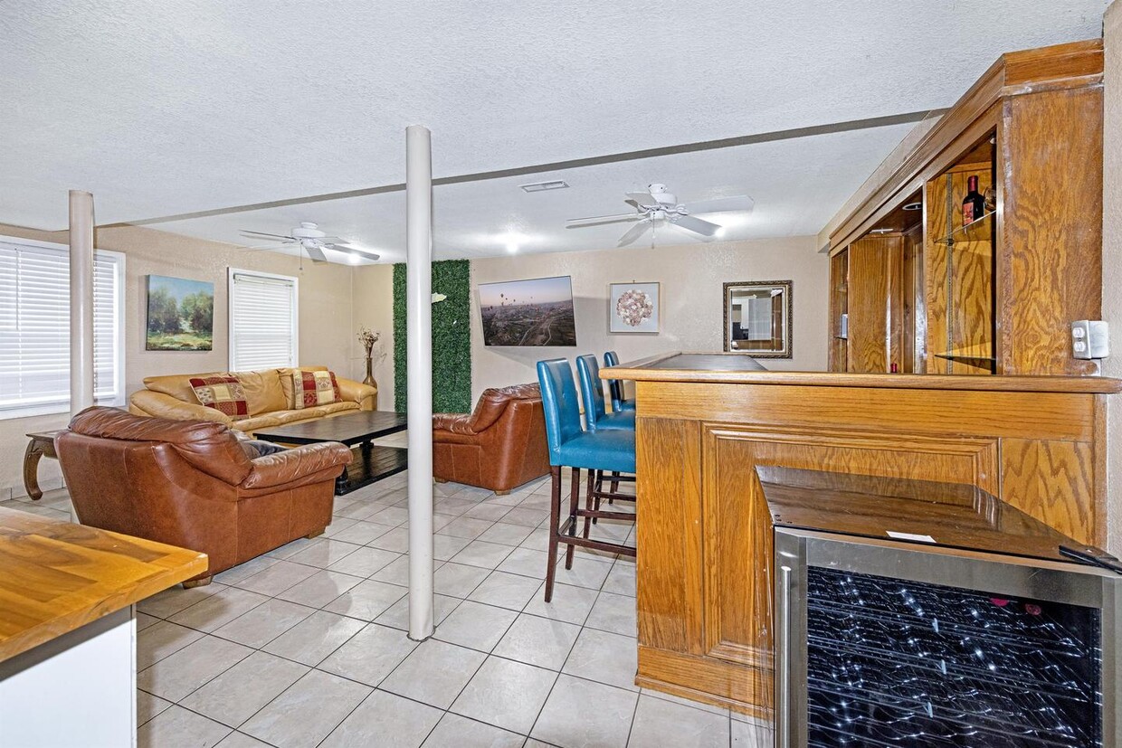 Photo - 728 Saybrook Cir NW
