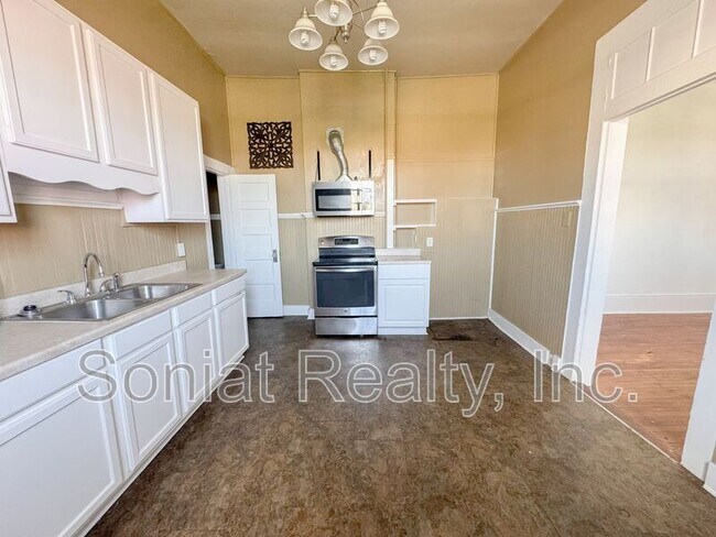 Photo - 132 S Broad St
