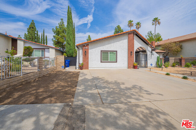 Photo - 21315 Kingsbury St Townhome