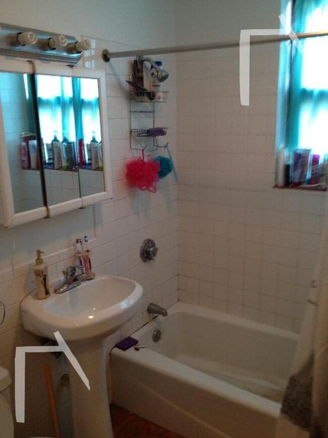 Photo - Clevaland Circle Area 5  bed 2.5 bath with amazing layout NO BROKER FEE for 9/1 Close to BC