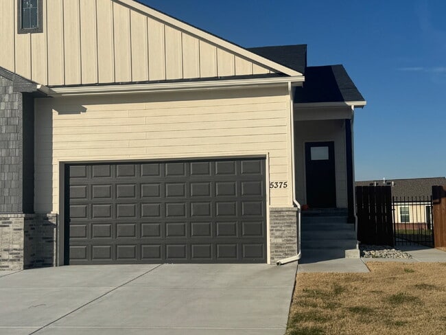 Building Photo - "Spacious 5-Bed Oasis with 3 Full Baths in Charming Bel Aire - 2,624 Sq Ft of Comfortable Living!"