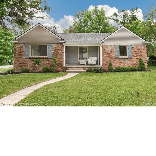 Building Photo - 28588 Pierce St Rental