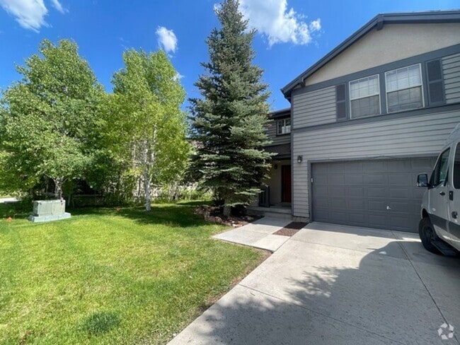 Building Photo - Family Friendly Trailside Home