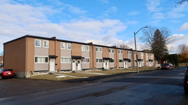 Building Photo - 381 Presland Rd Unit 385 A