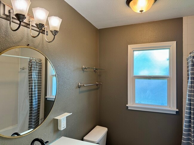 Photo - 11021 Spring St