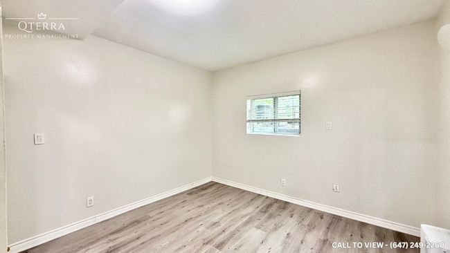 Photo - 22 Woodlawn Av W