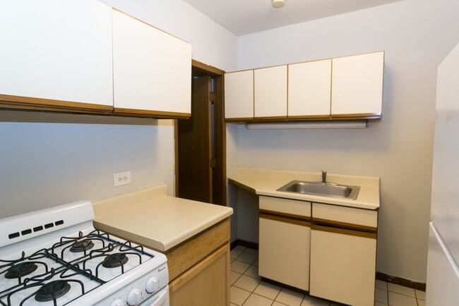 Photo - 826 W Cornelia Ave Unit 512