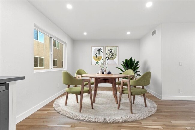 Photo - 552 Hahn Ave