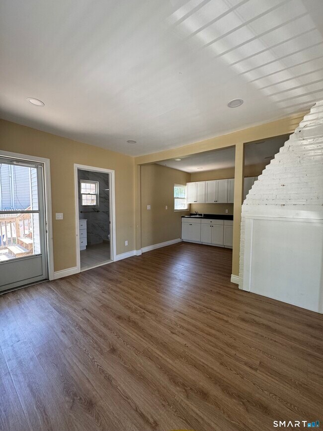 Photo - 156 Wolcott St Unidad 1