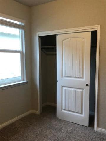 Photo - 221 Naset Dr