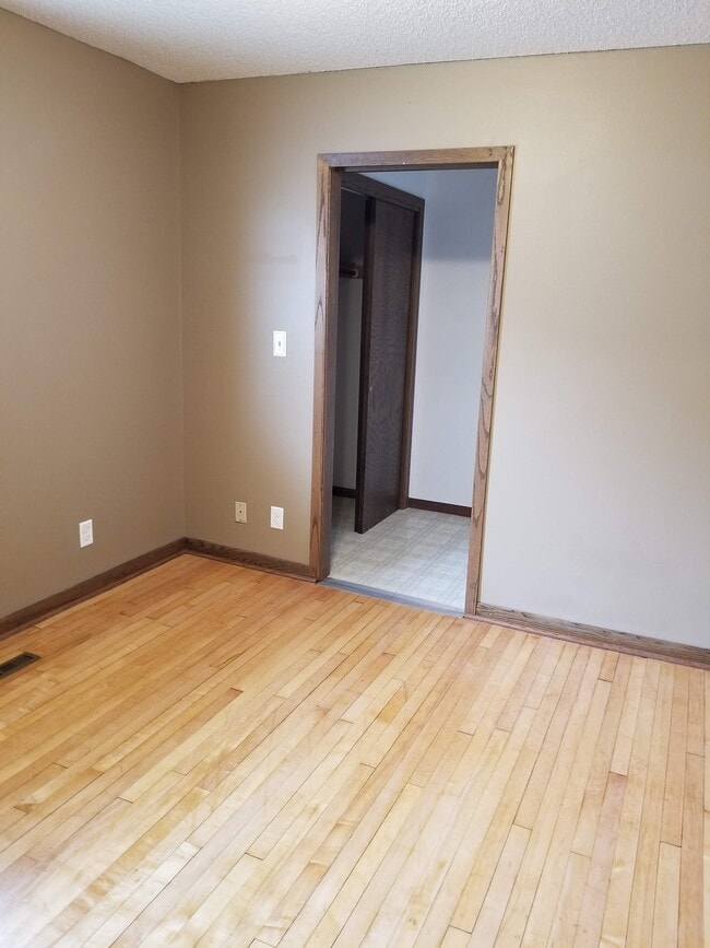 Photo - 1146 9th St N