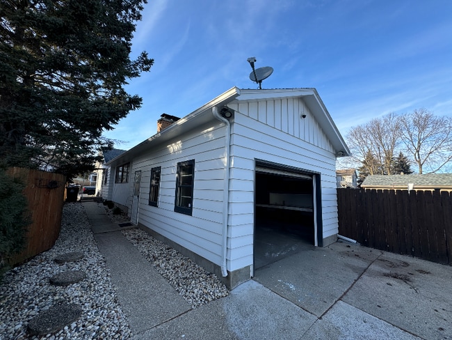 Building Photo - 1035 10th St Rental