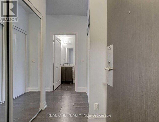 Photo - 7890 Bathurst St Unit #208