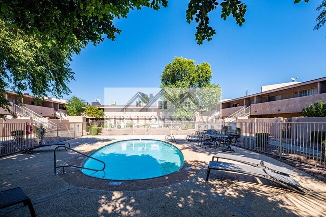 Building Photo - 810 E Colter St Unit 44