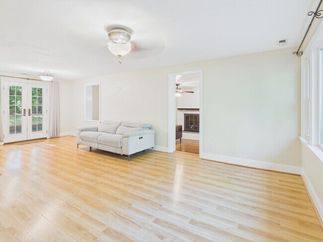 Photo - 7854 Whitworth Rd