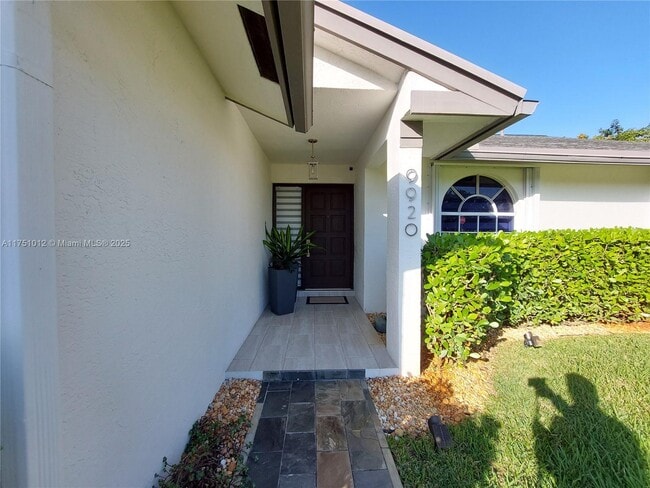 Building Photo - 9920 SW 16th Ct Rental