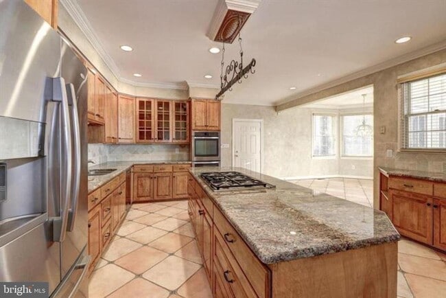 Photo - 2082 Hunters Crest Way