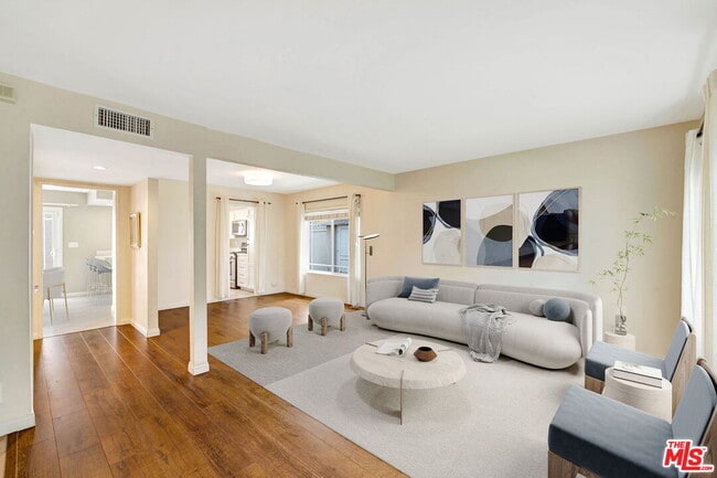 Photo - 10239 White Oak Ave Unit 1