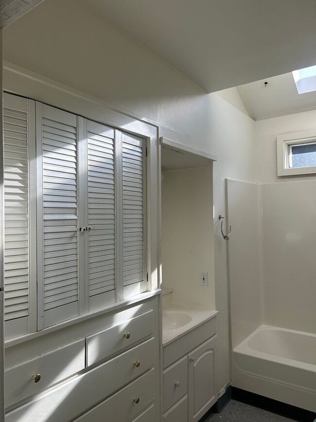 Photo - (560) 21st Street Cottage - 2 Bedroom / 1 Bathroom Unit 535