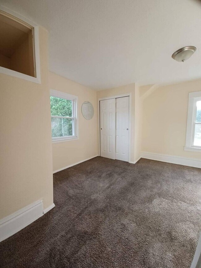 Photo - Home for Rent Northwest Rockford with Detached Garage