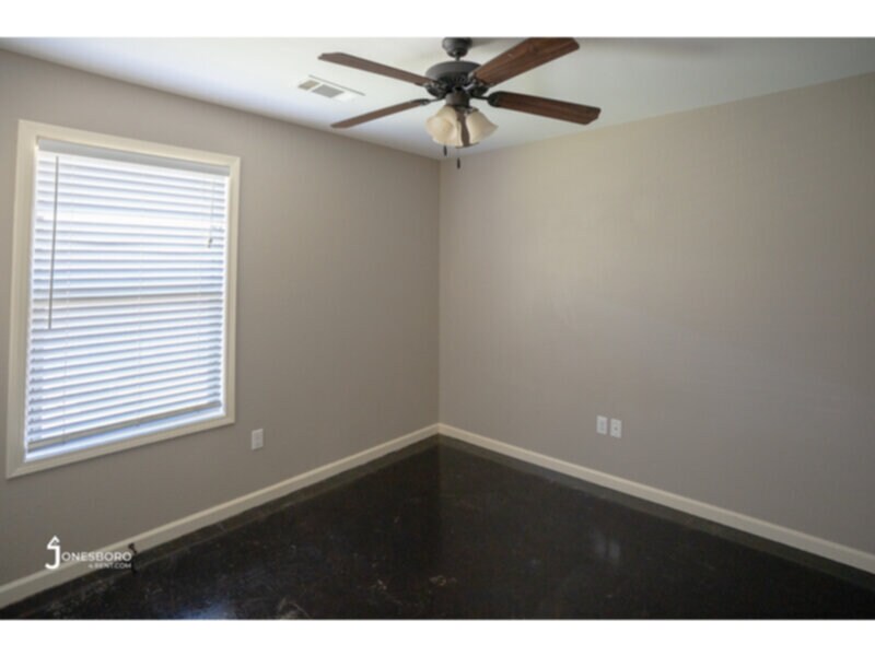 Photo - The Oaks: Water & Sewer Included